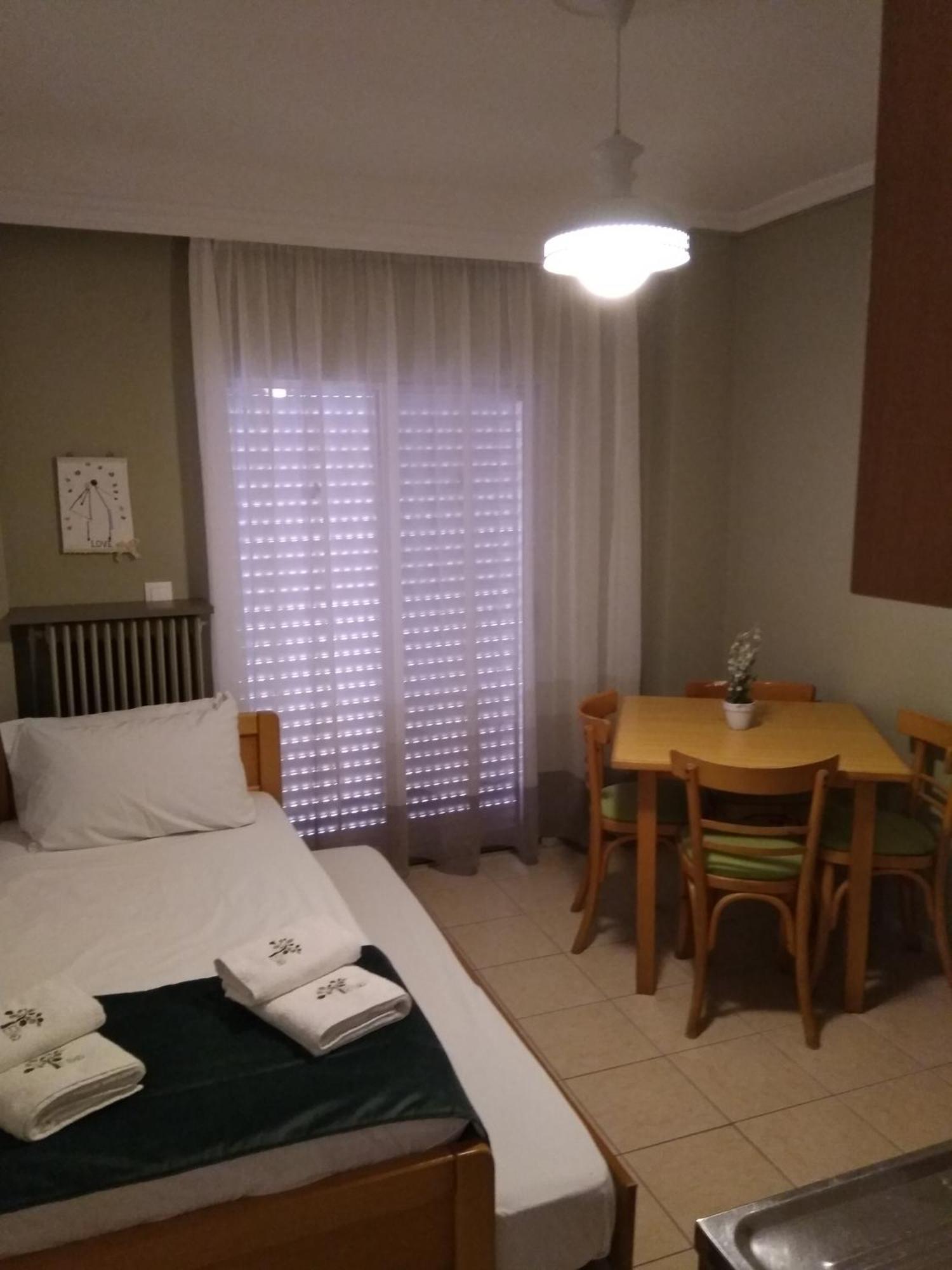 Family-Elia Apartamento Paralia Dionysiou Quarto foto