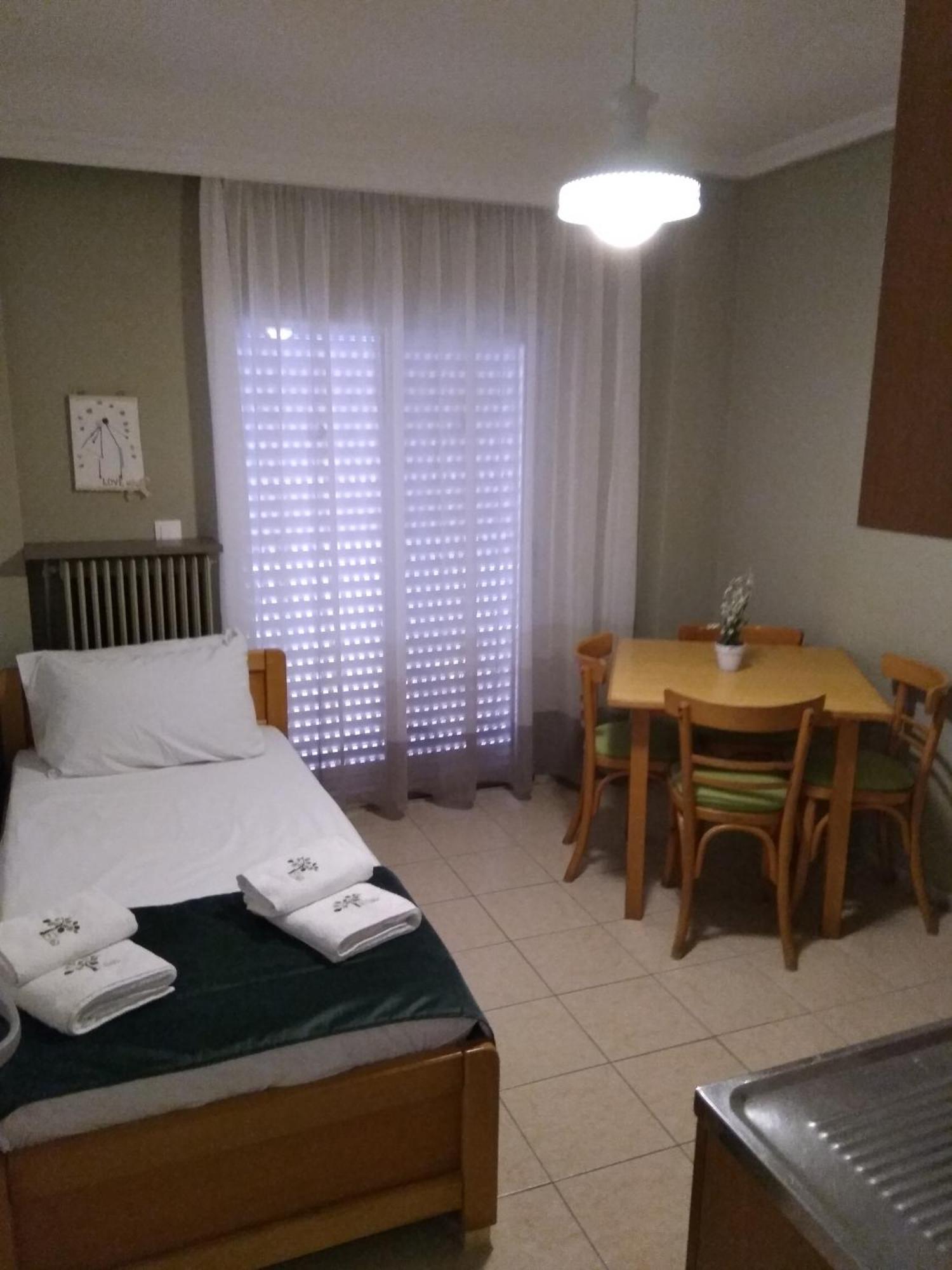 Family-Elia Apartamento Paralia Dionysiou Quarto foto
